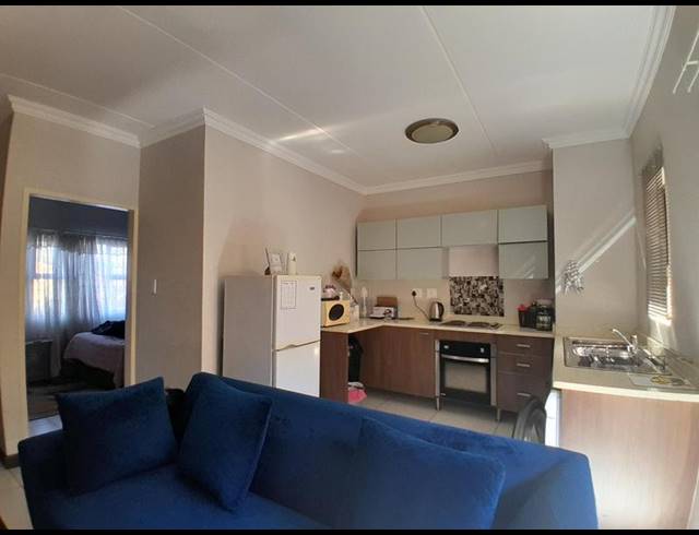 1 BEDROOM APARTMENT FOR SALE IN ROOIHUISKRAAL NORTH